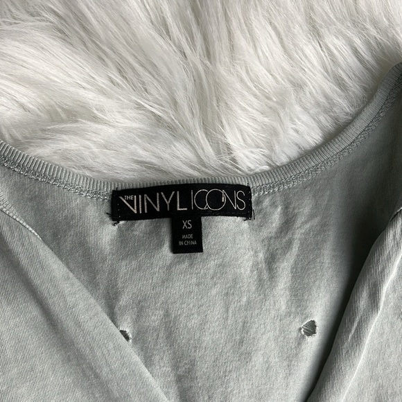 🆕Vinylicons Graphic Tank Top Radiate Peace Joy Love V-Neck Smiley Faces XS - Picture 7 of 12